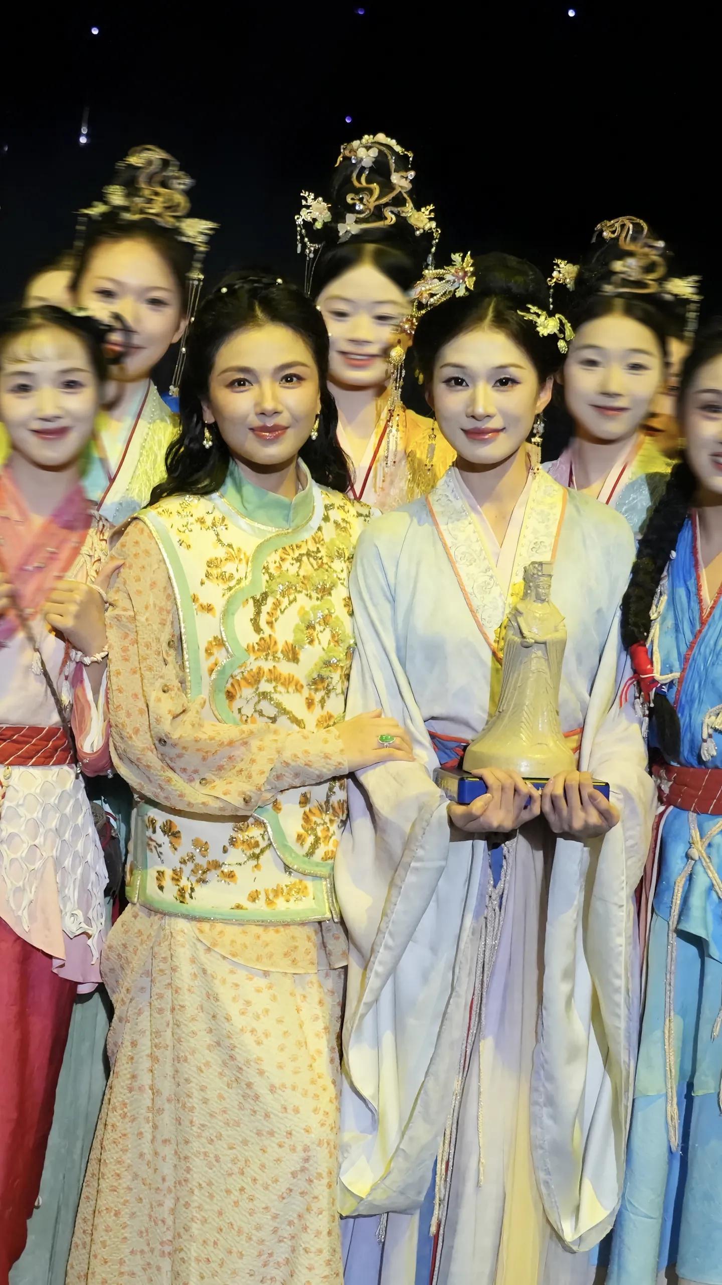“她搂我诶”我也想被刘涛搂