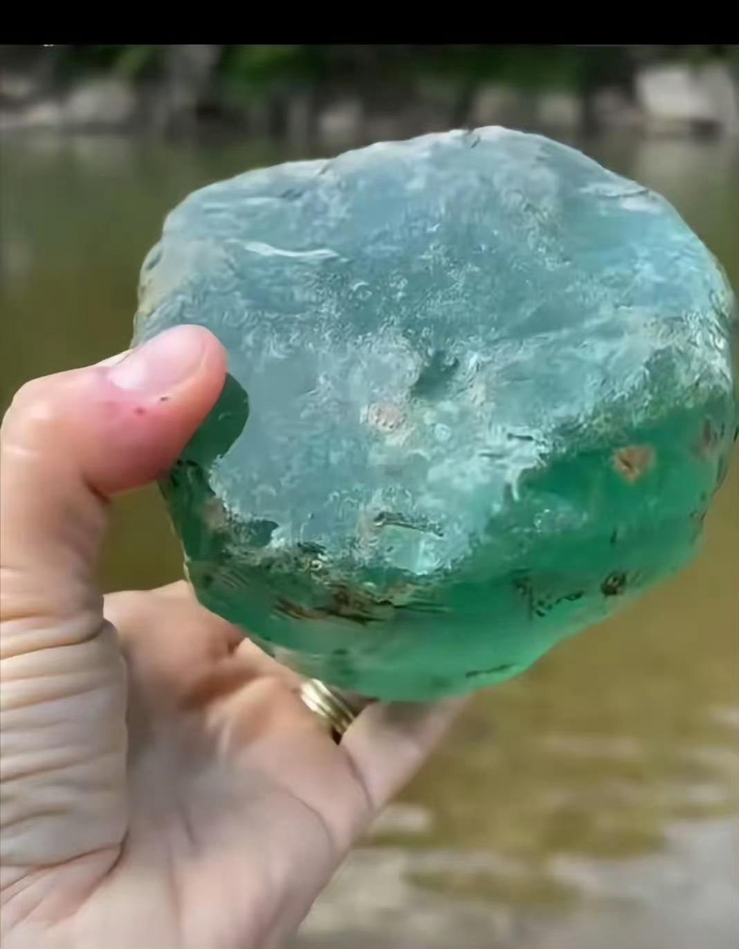 表弟钓鱼回来说捡到宝了，网友们给看看是不是发财了？ ​​​