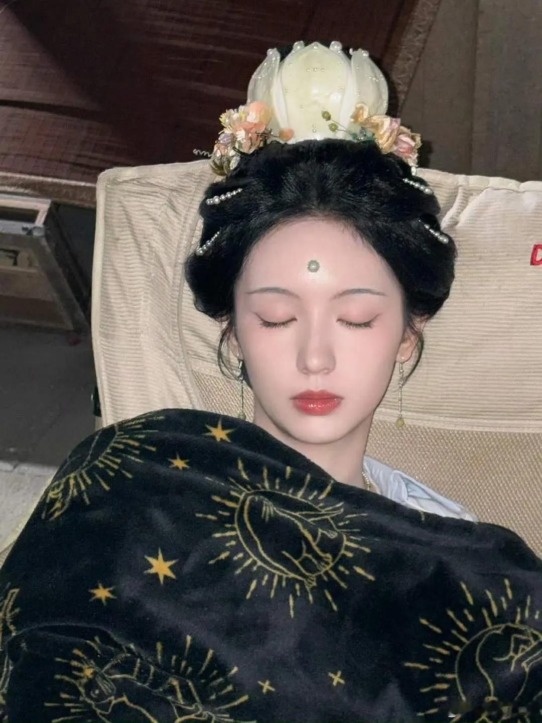 🥝……1983后对它失去所有期待，周也能不能脱离原厂啊！ 