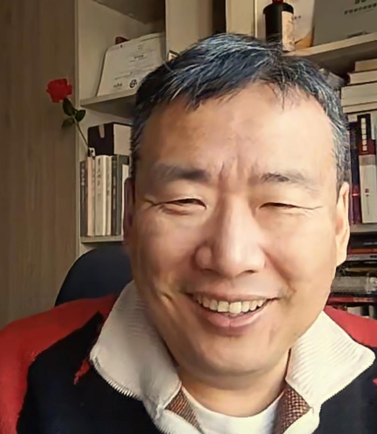 储殷教授直播说自己生病了，他的老婆最高兴，直播室女网友都希望自己老公也得这个病！