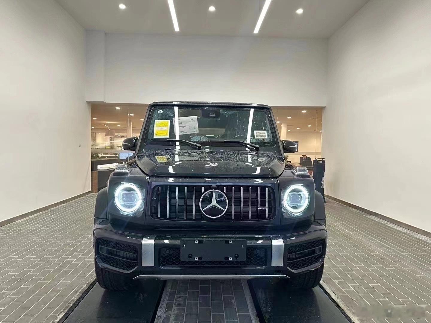 G63 2554 磁铁黑/957红 选配：黑轮毂 碳纤维内饰 双色仪表盘 碳纤维