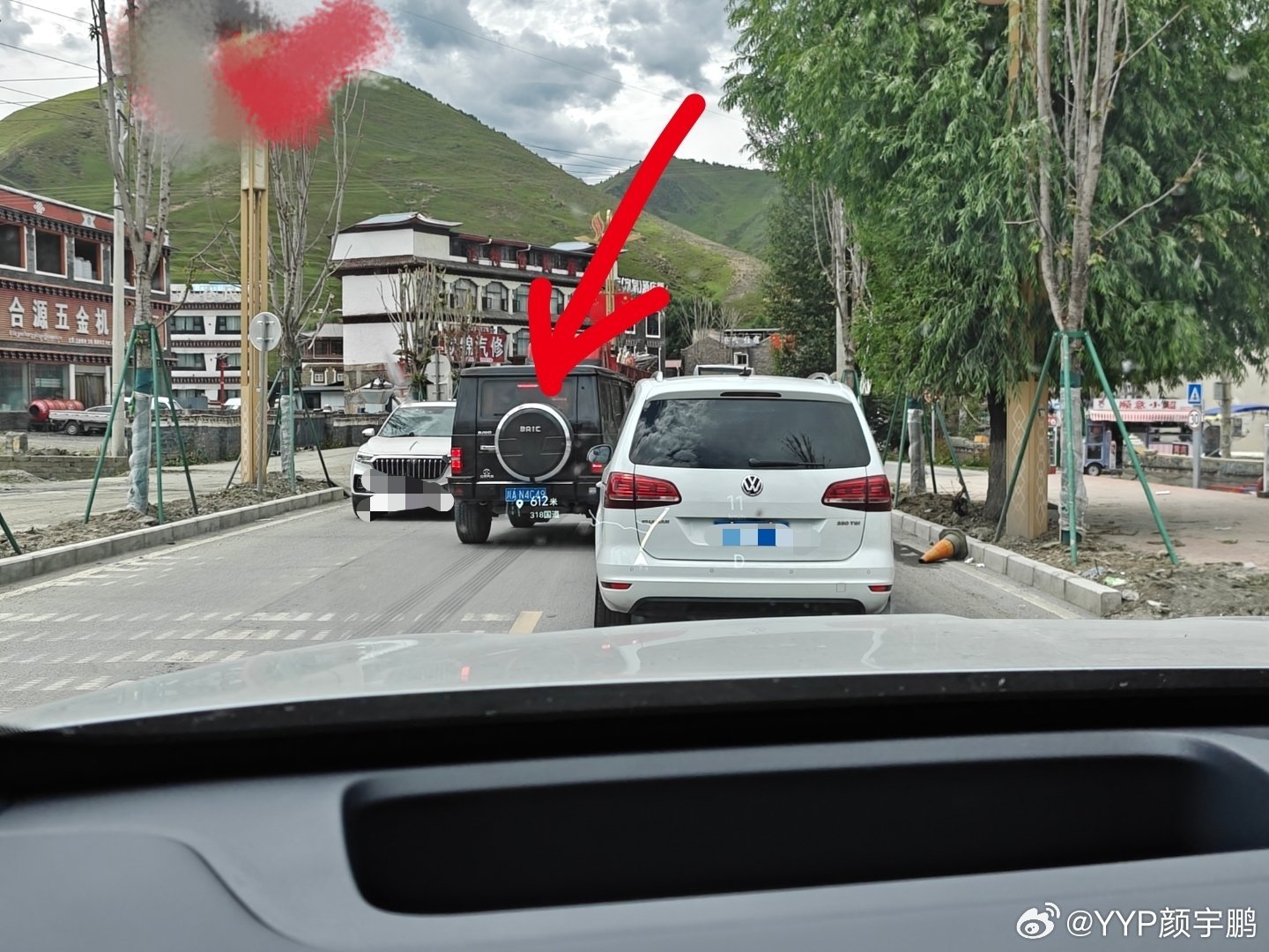 这趟行程我不走318，仅仅是今天从甲根坝去塔公，途径新都桥的一小段318，但就这