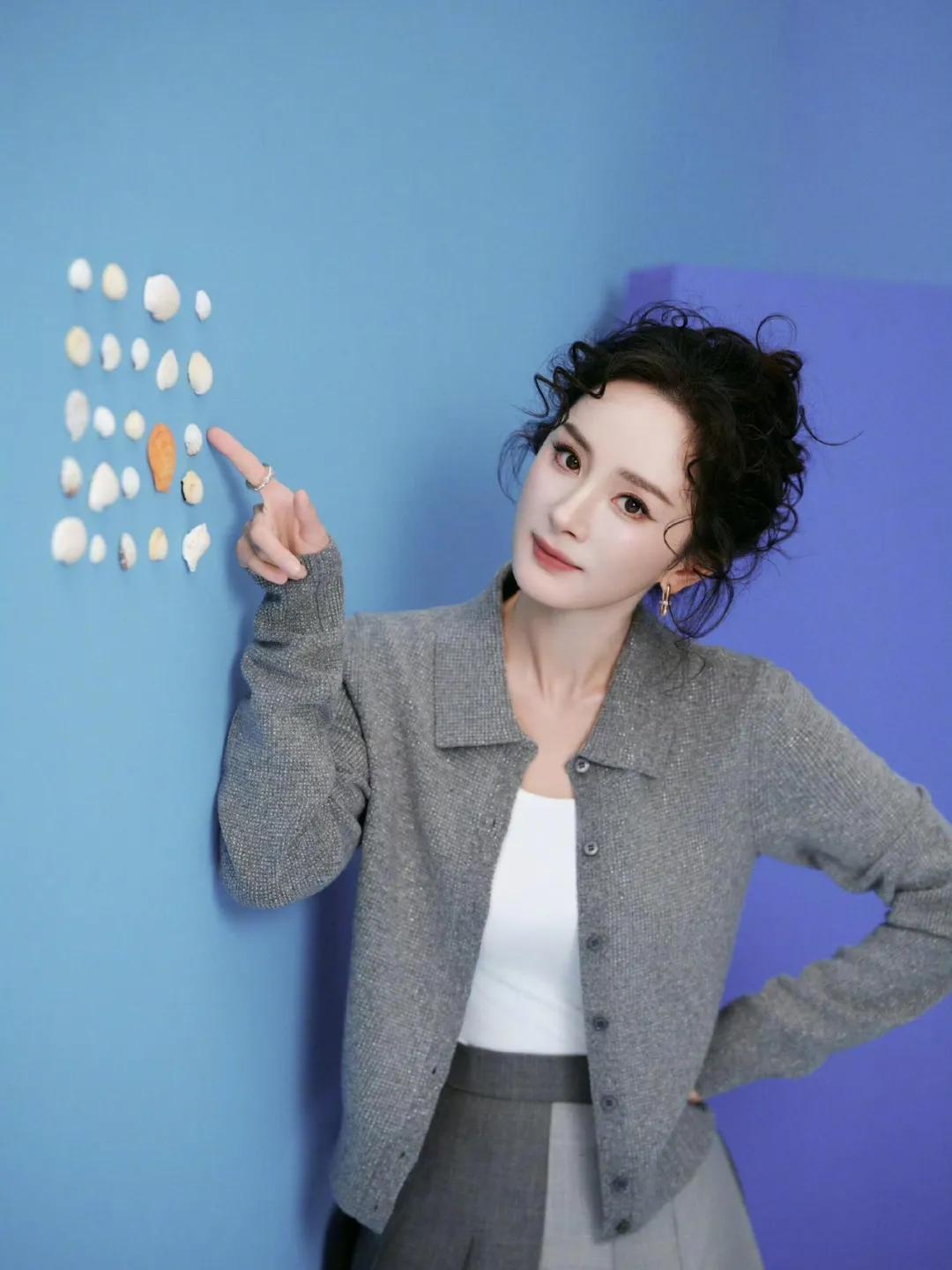 灰色魅力：如何用经典色彩打造时尚新高度