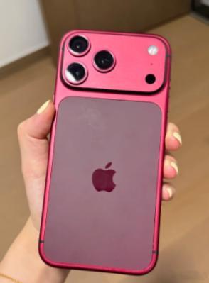 iPhone18Pro樱桃红数码闲聊站 除了颜色，外观也基本上没什么悬念了，值得