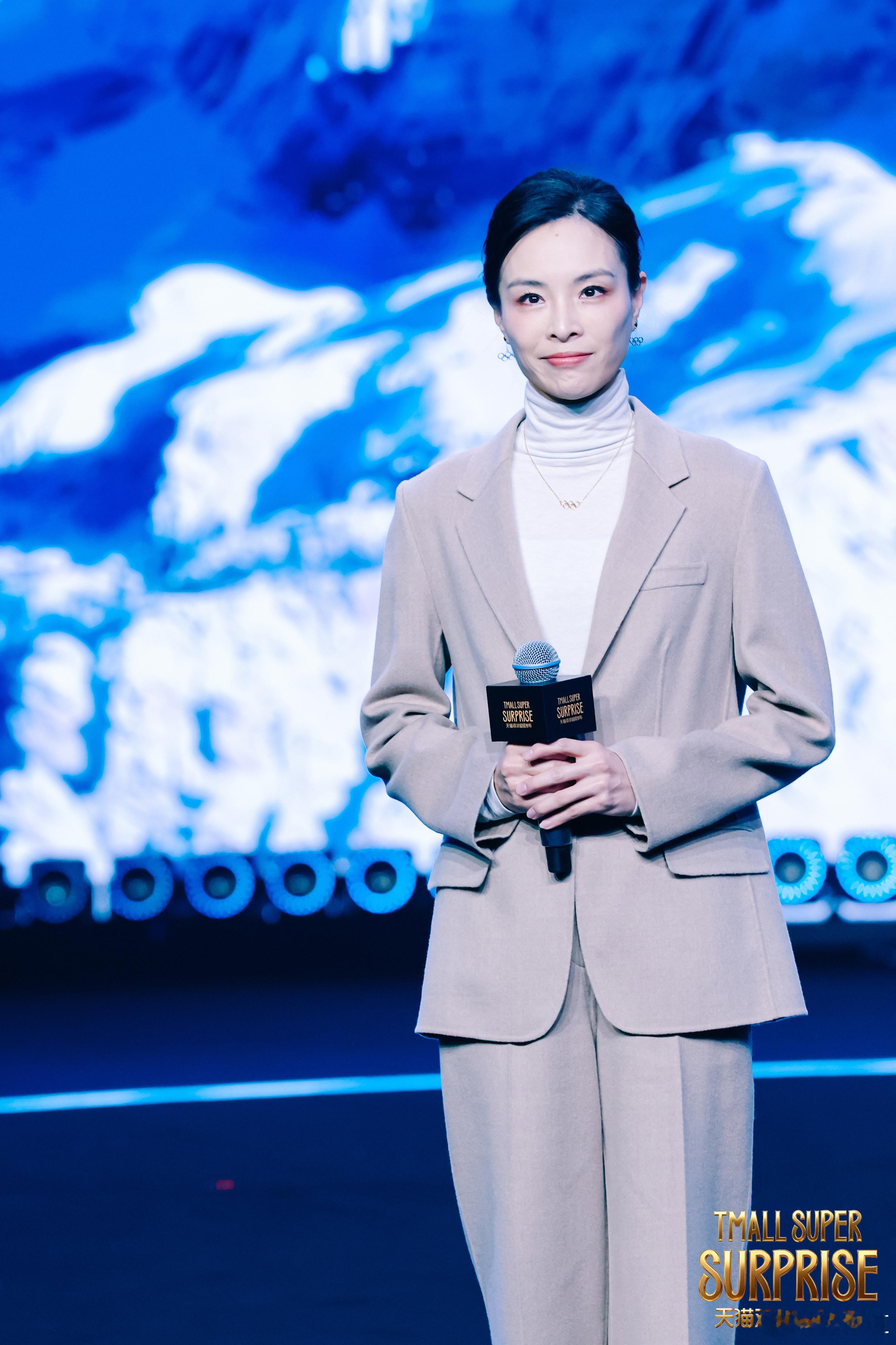 冬奥夏奥冠军合体这一幕的含金量冬奥夏奥冠军站台！王濛和吴敏霞携手亮相【天猫双11