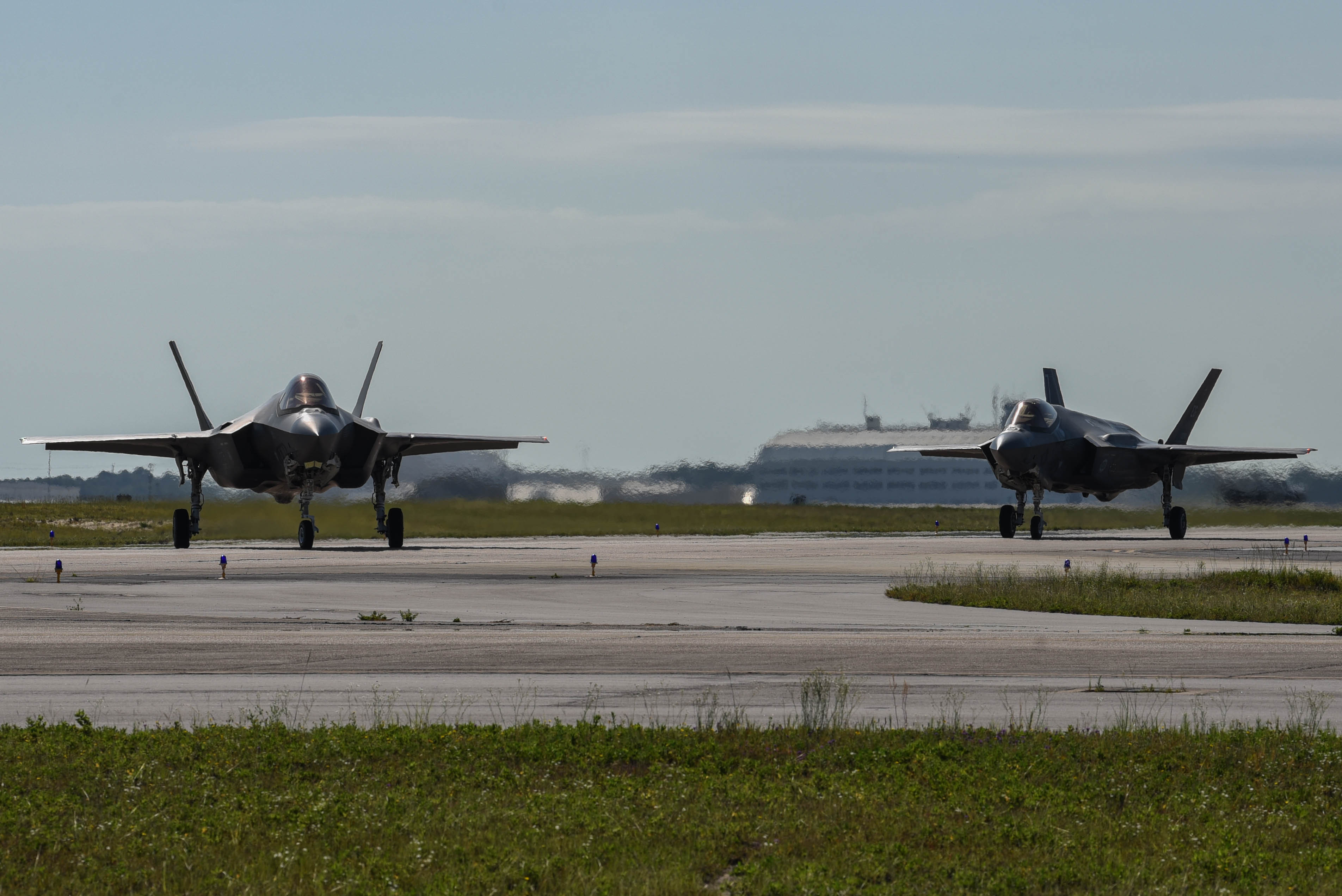 2023年6月13日，一架隶属于第33战斗机联队的美国空军F-35A闪电II飞机