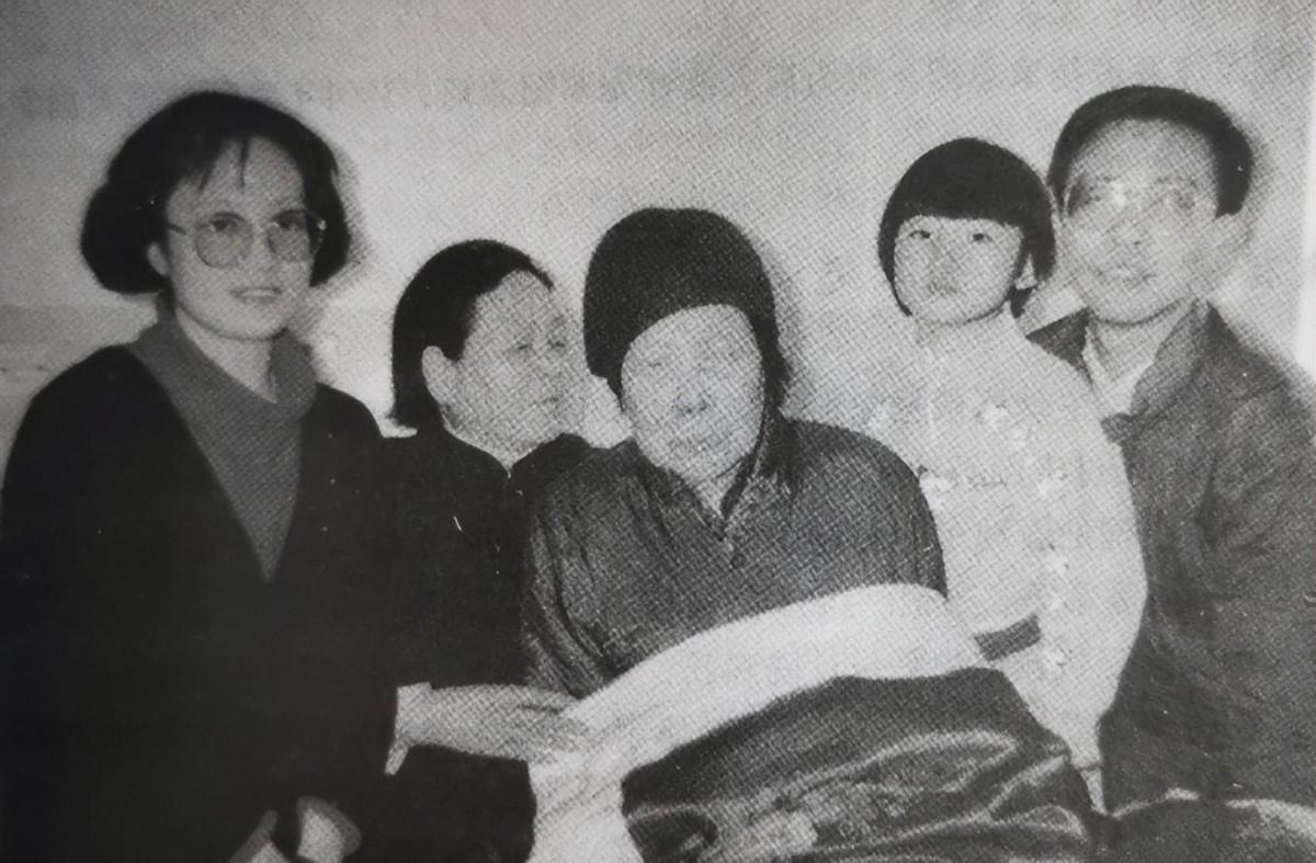 杨虎城将军的夫人于1993年因病去世，子女向政府提出请求，最终获得组织同意
19