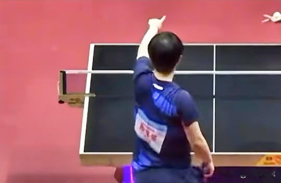 孙颖莎真够霸气，手指向观众席，不管你是喜欢我的、还是不喜欢我的，比赛时间请不要开