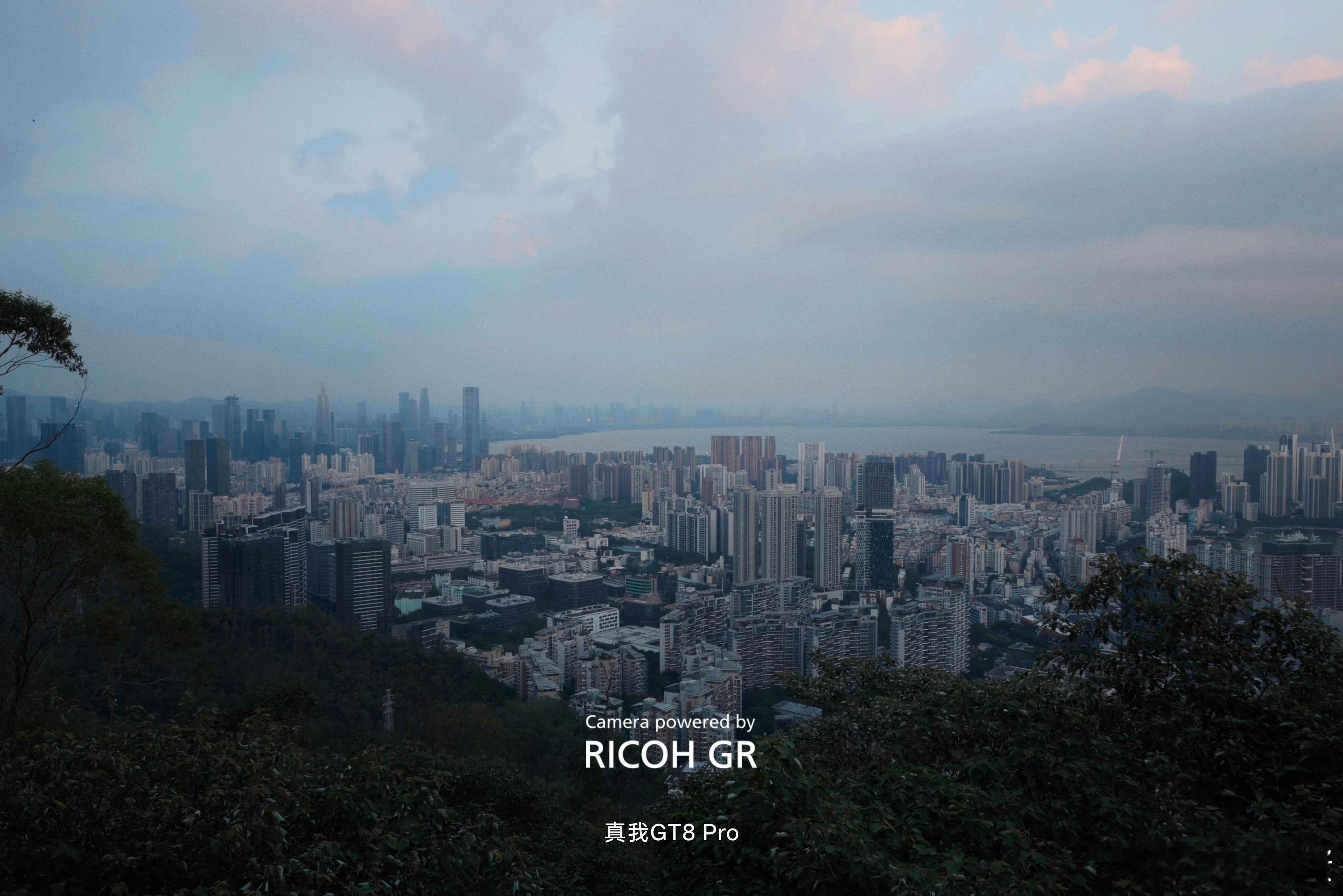 释放一些真我 GT8 Pro 的样张，全部使用理光 GR 模式拍摄。 ​​​