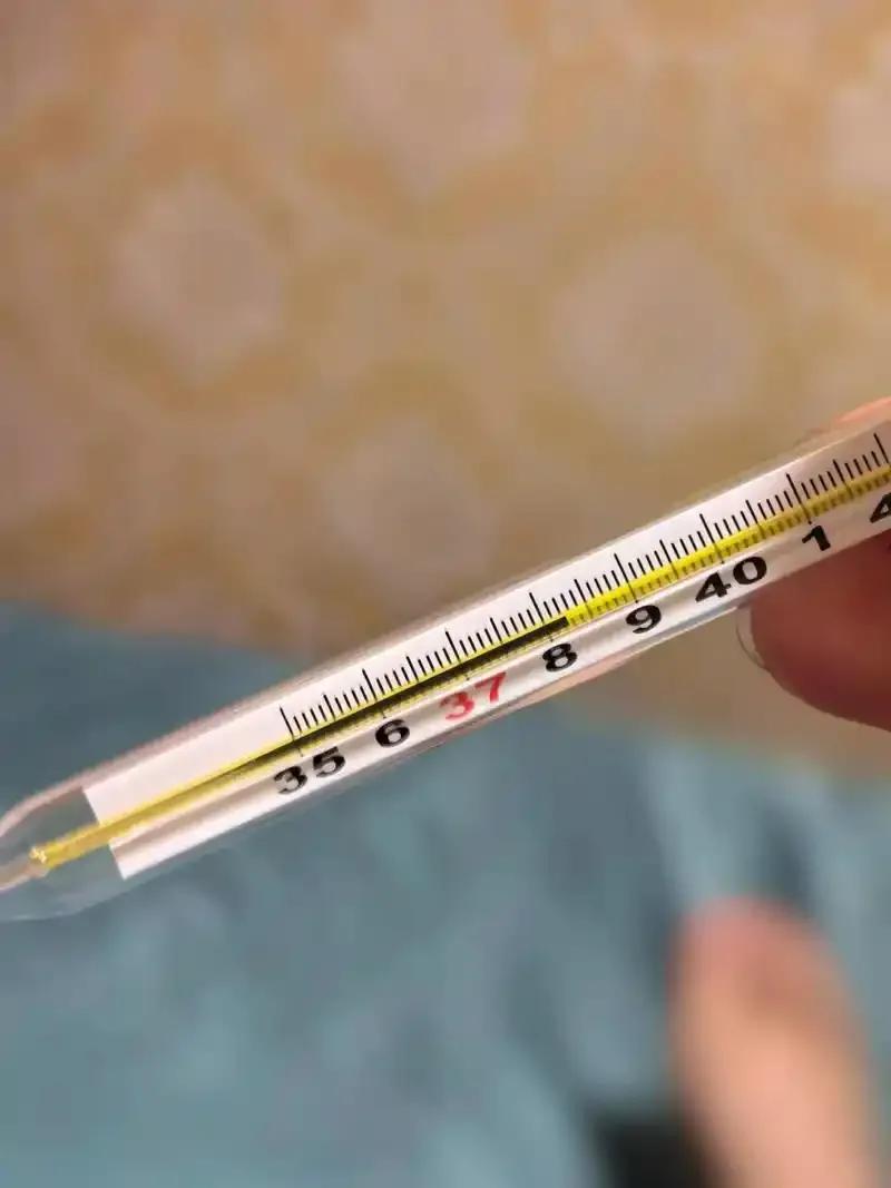 甲流其实就是中医说的温病，

   根源就是冬天不冷的反常天气，

   别被网