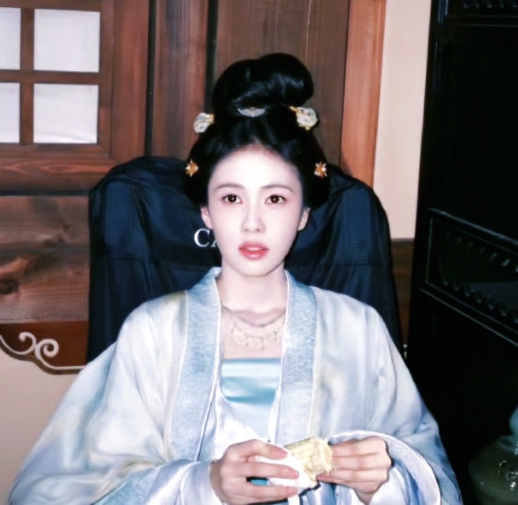 ·白鹿莫离 ·白鹿叶璃 💫照见无尽星河，邂逅日落霞光。于浩渺星汉之下，赏日暮绮