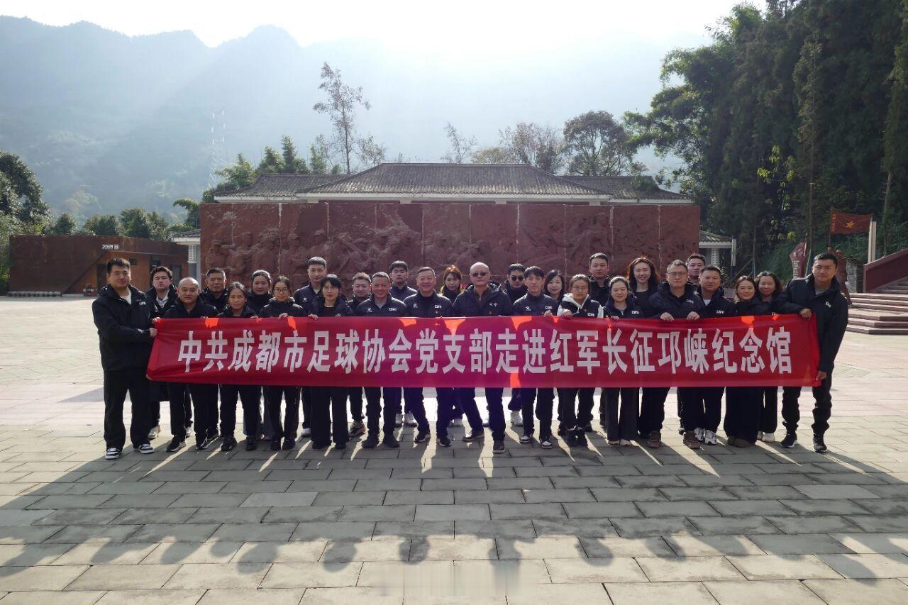 成都金童，红色教育，确实有点圆乎了。 