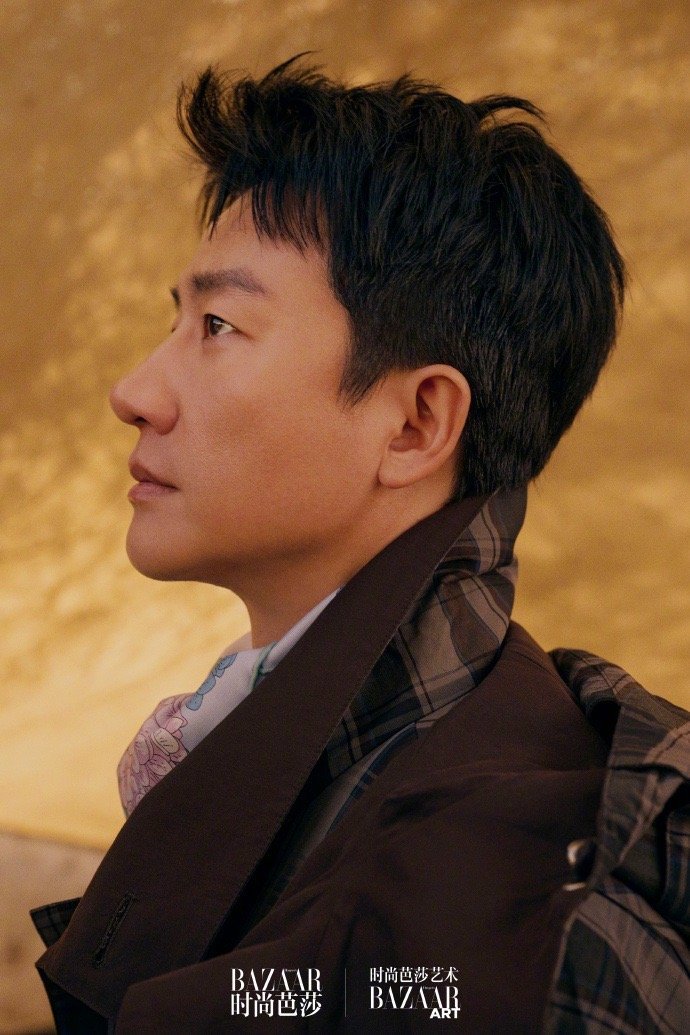 黄轩去拉萨了 黄轩现身拉萨，整个人在高原天地间显得格外通透，回归最本真的模样。自