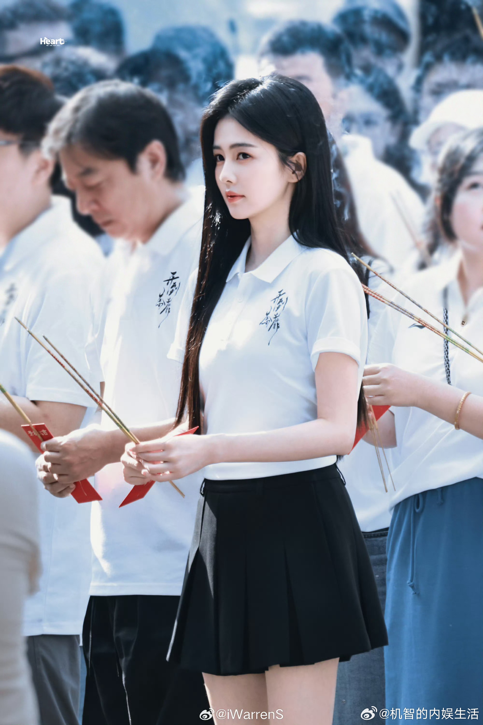 给王韵娜接到了是长发！！白鹿好美啊，长发太好了，神图来了好有氛围感，祝开到荼蘼拍