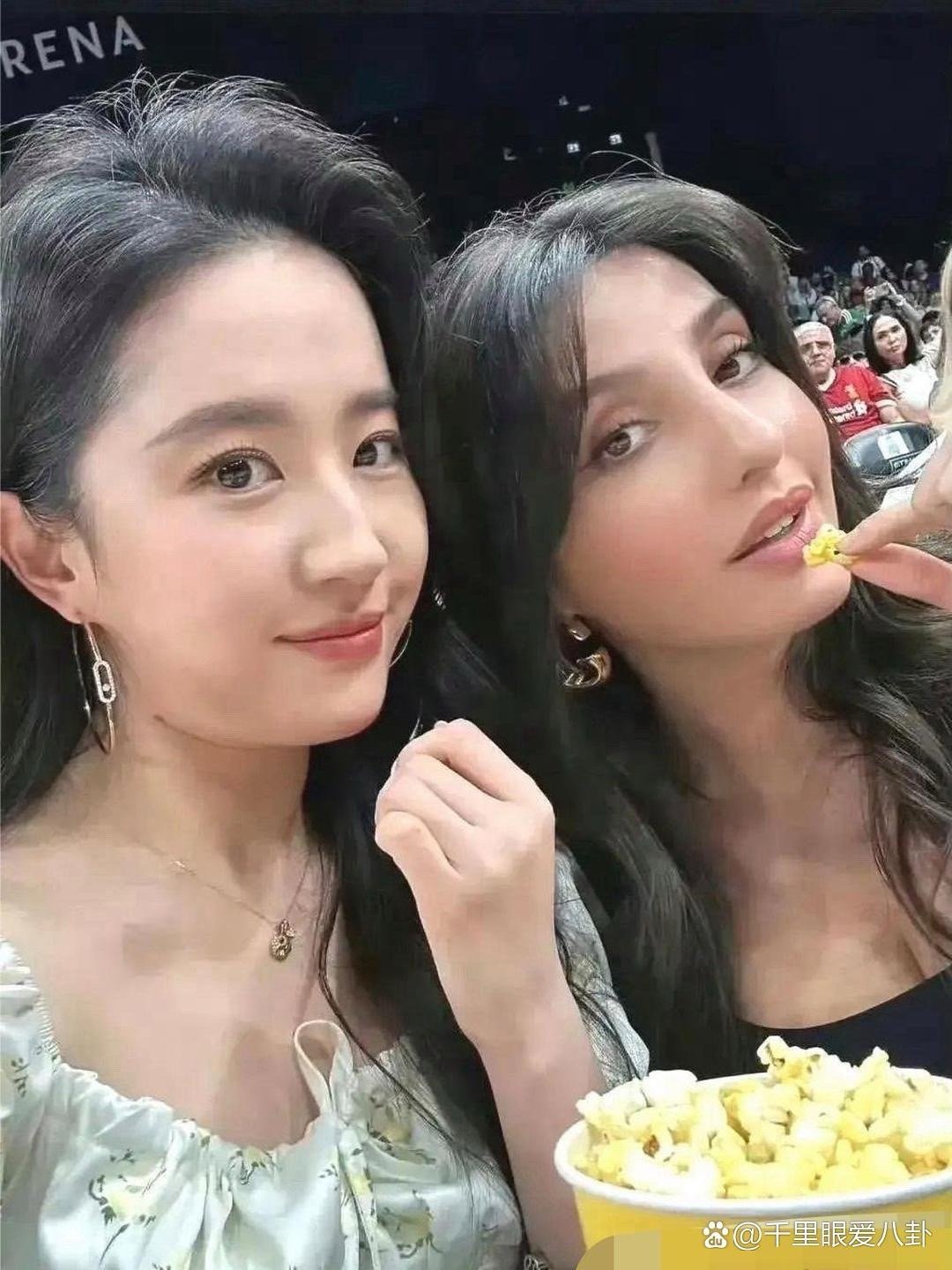 37岁刘亦菲鬓角白发清晰可见，不刻意遮盖、坦然接纳衰老，这份从容真实太圈粉，让人