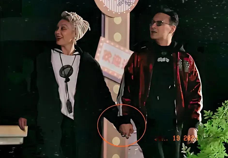 如果说汪峰是男人的榜样，宁静的自由奔放就是女人的榜样，汪峰这是穿越森林，向往宁静
