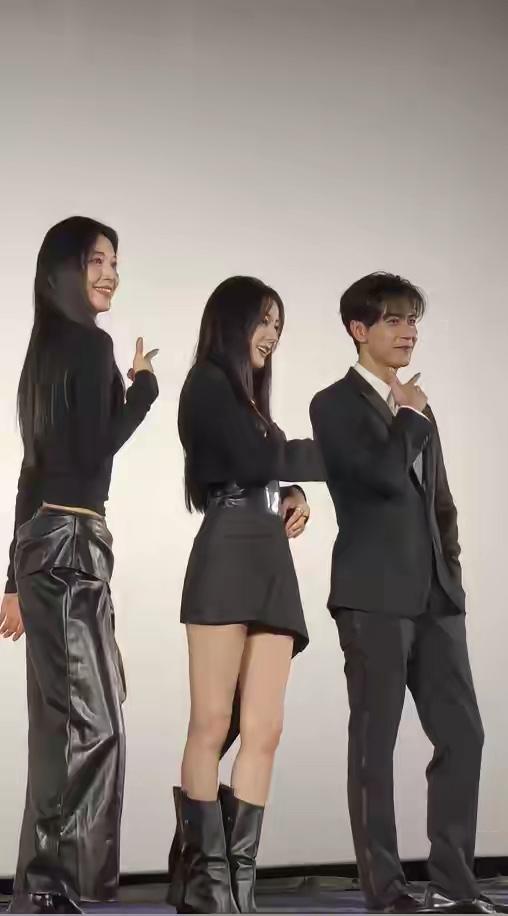 追剧团张俪迪丽热巴奇迹暖暖