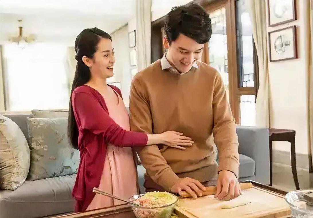 顶级的夫妻关系是什么样的？

就八个字：同仇敌忾，一致对外。

你俩是一伙的，一