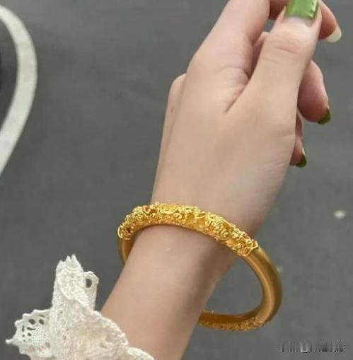 辽宁锦州，35岁的周某在棋牌室邂逅了王某，王某嘴甜，称自己离异单身，还对周某有意