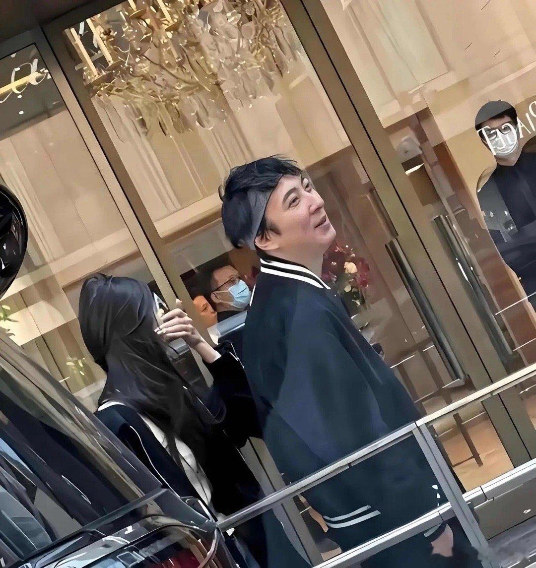 终于知道王思聪，为什么迟迟不结婚了。不是因为没钱了，也不是因为没玩够。而是因为他