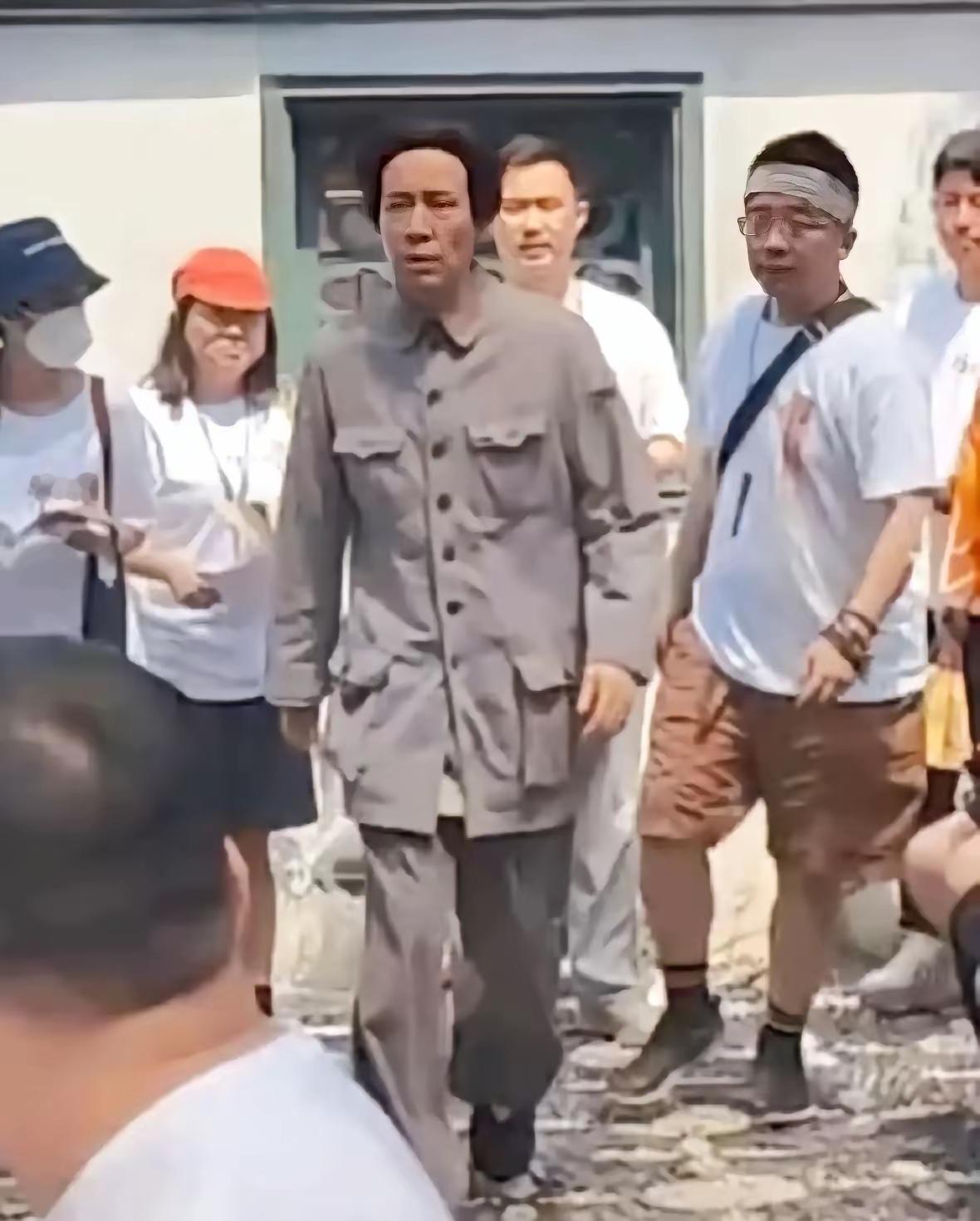 我是于和伟的粉丝
他演什么像什么
在叔圈里举足轻重的存在[赞]
