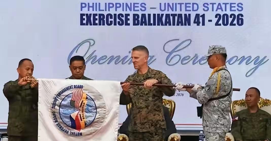 太给面子了！美菲联合军演，解放军在南海集结“灭国舰队”
 
美国和菲律宾进行的联