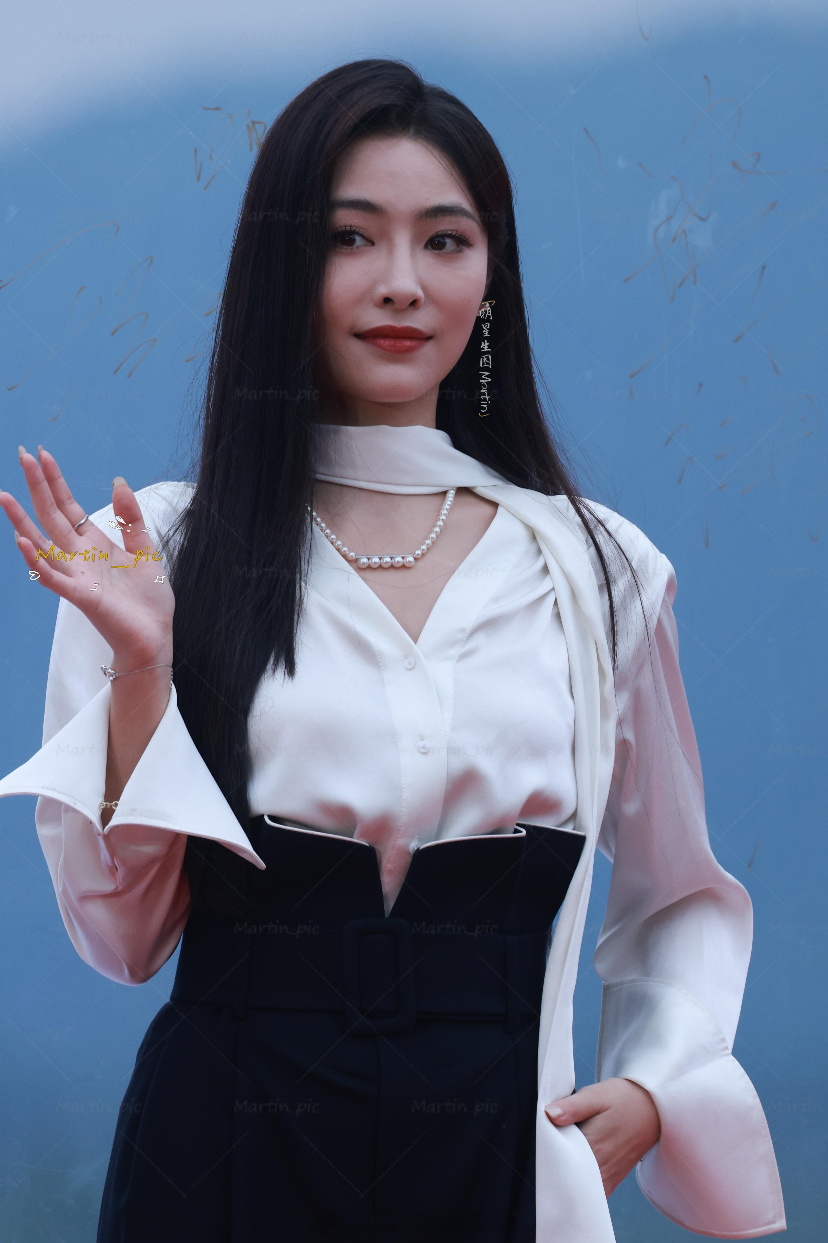 许佳琪[超话] 浙江国际青年电影周许佳琪生图今天是黑长直小狐狸，姐感真的好杀[求