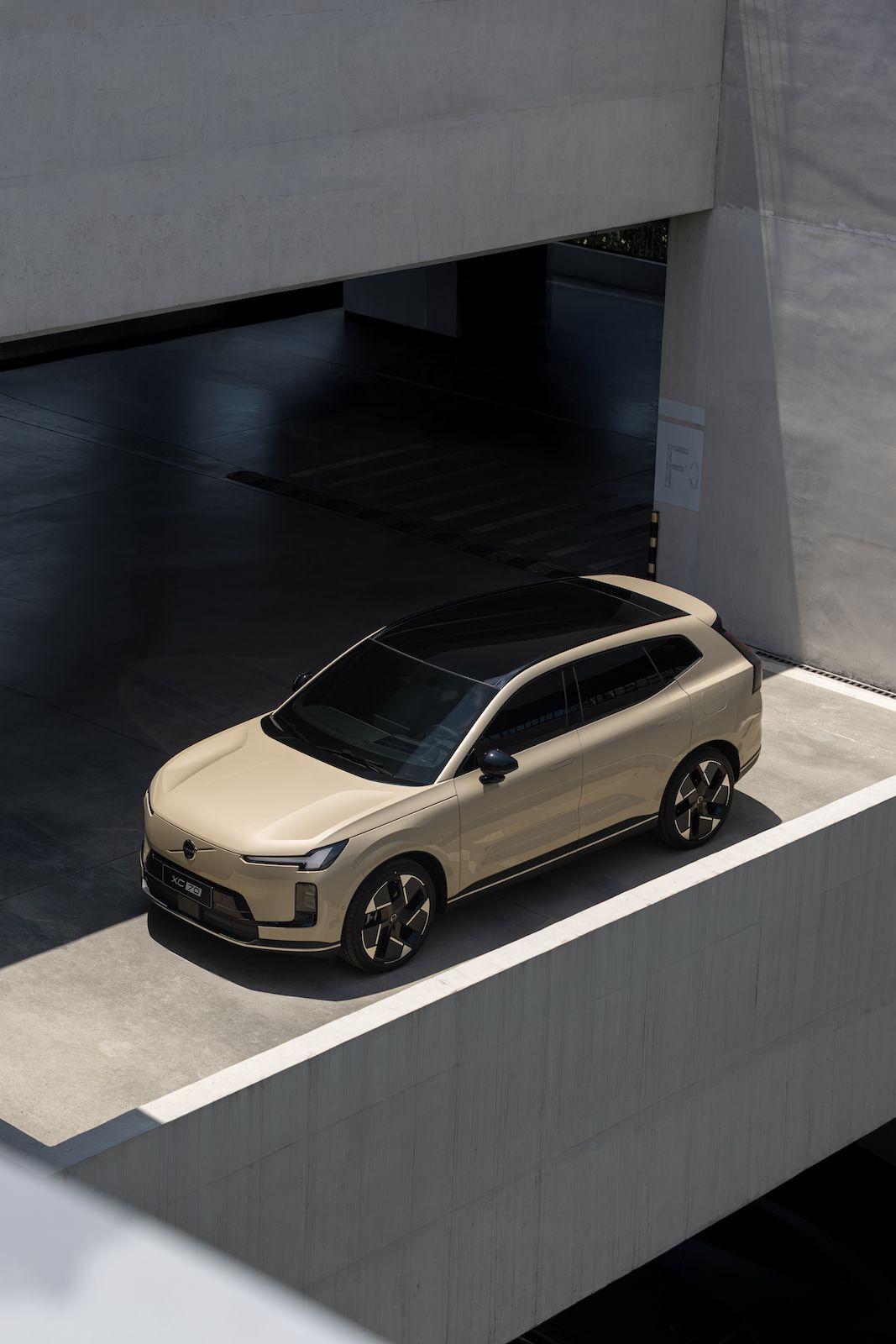 首款超级混动就是业内标杆？沃尔沃全新XC70将在本月26日晚上市。
“超级混动”