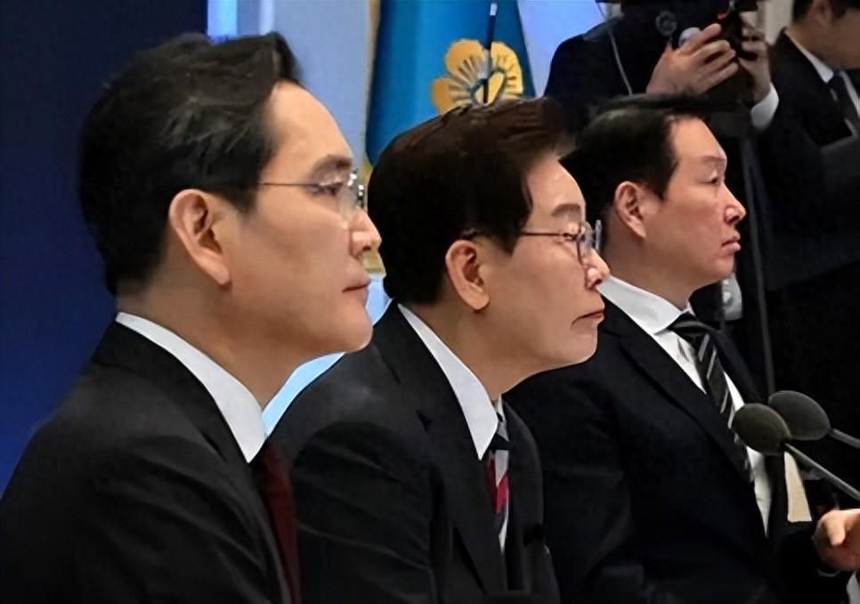 看把金建熙委屈的，不知道的还以为她是哪家被冤枉的白莲花。在首尔法庭上，这位沦为阶
