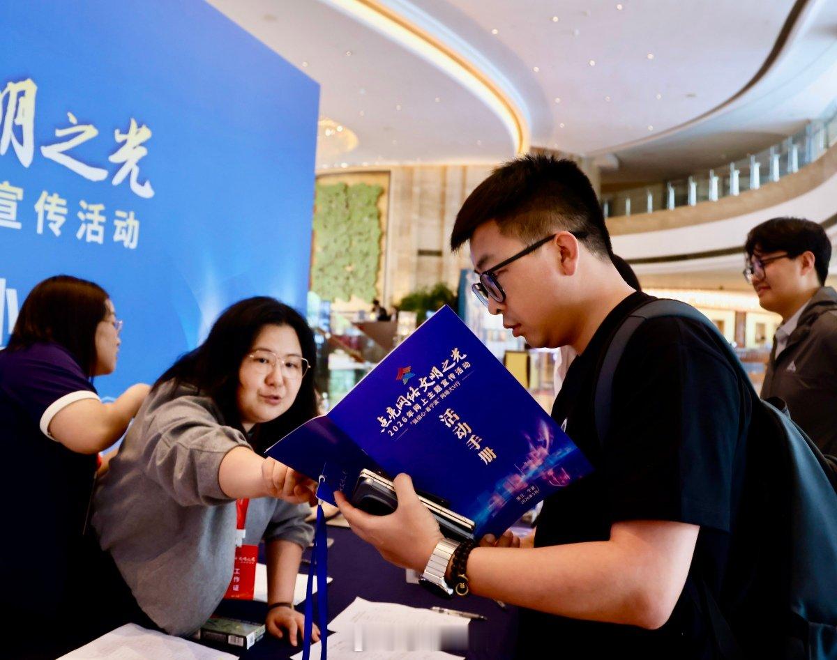 汇聚宁波力量点亮网络文明之光 【6城网络大V走读宁波触摸城市向上的力量 】5月7
