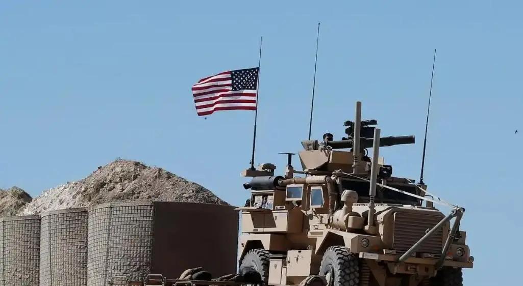 美国“双线出击”，地缘政治的棋局
最近，国际上不太平，美国动作有点大，叙利亚那边