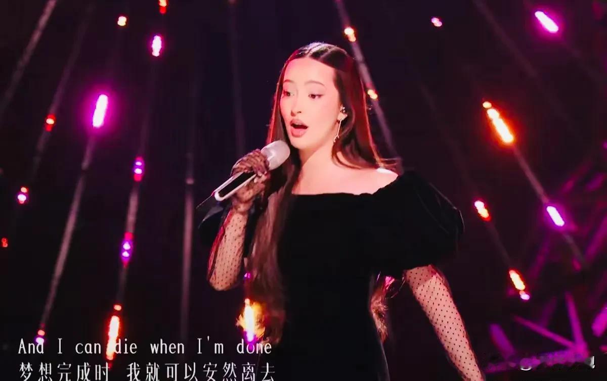 连续两周排名《歌手2024》第一的凡西亚实力到底如何？在歌手舞台上自然是没话说，