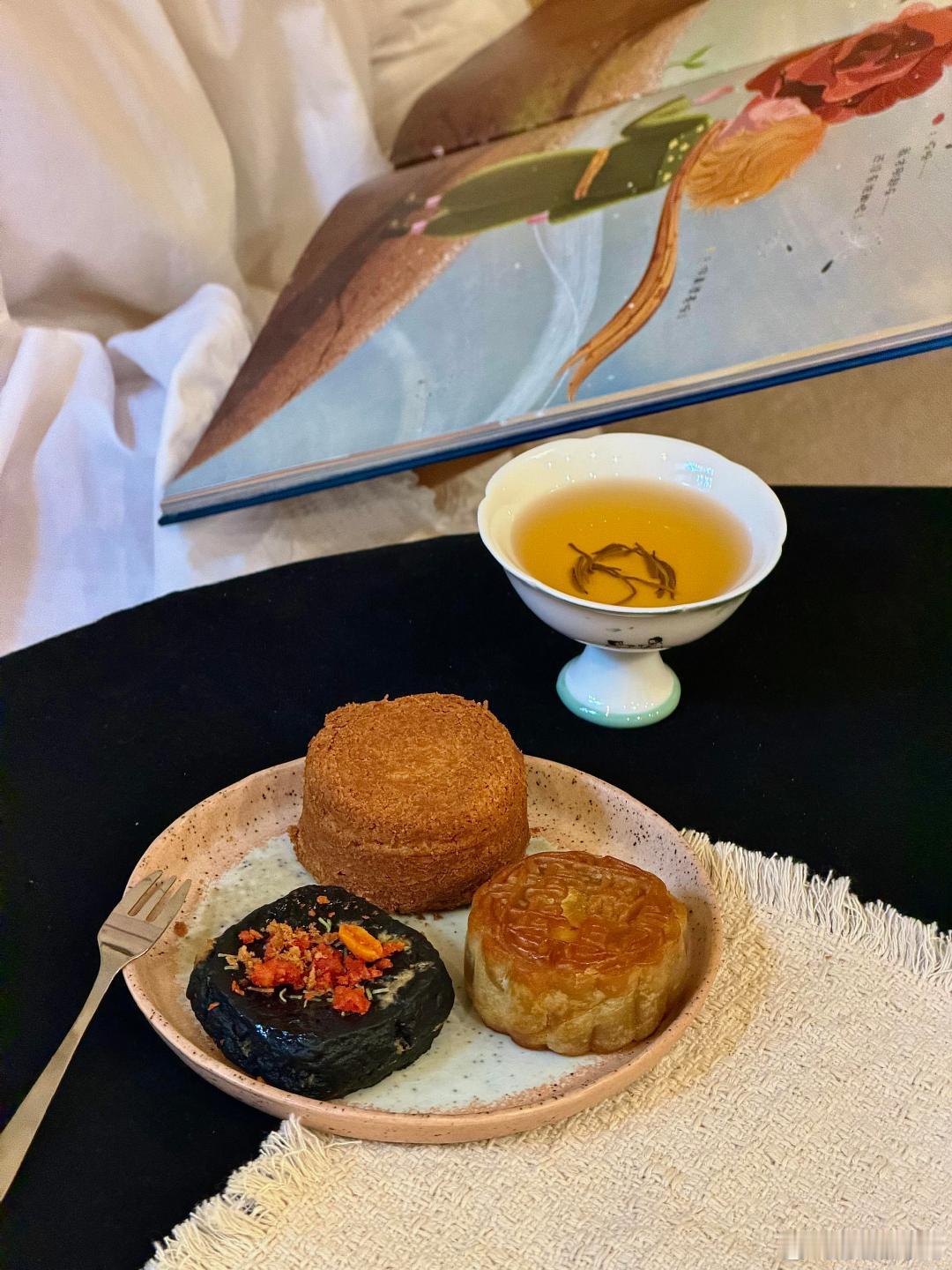果然一代人有一代人的月饼 年年中秋吃月饼，年年都有新花样。馅料包装持续更新，每代