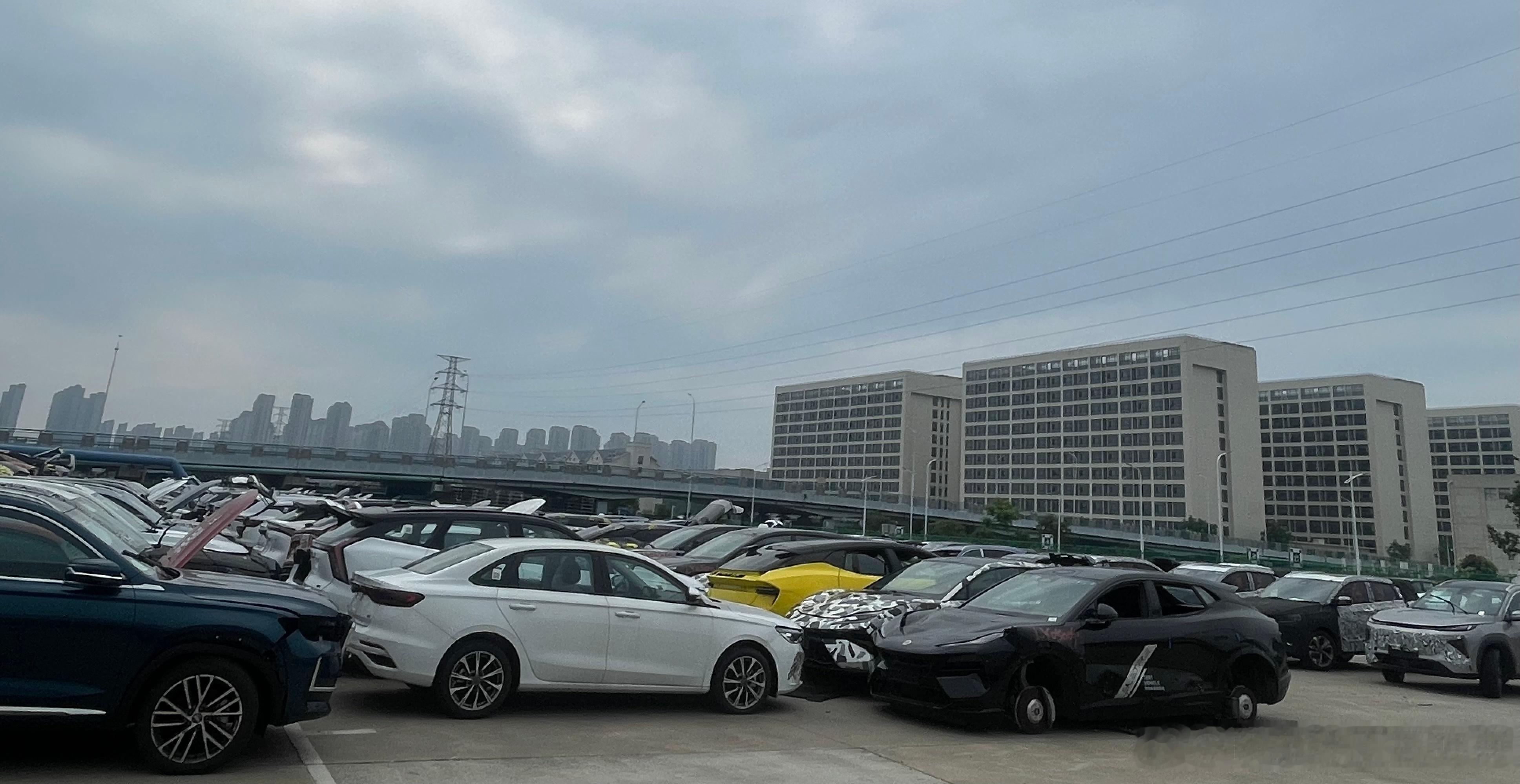 今天跟大家聊聊试制车。一辆车从研发到正式上市前，各家车企会生产很多验证车辆来做各