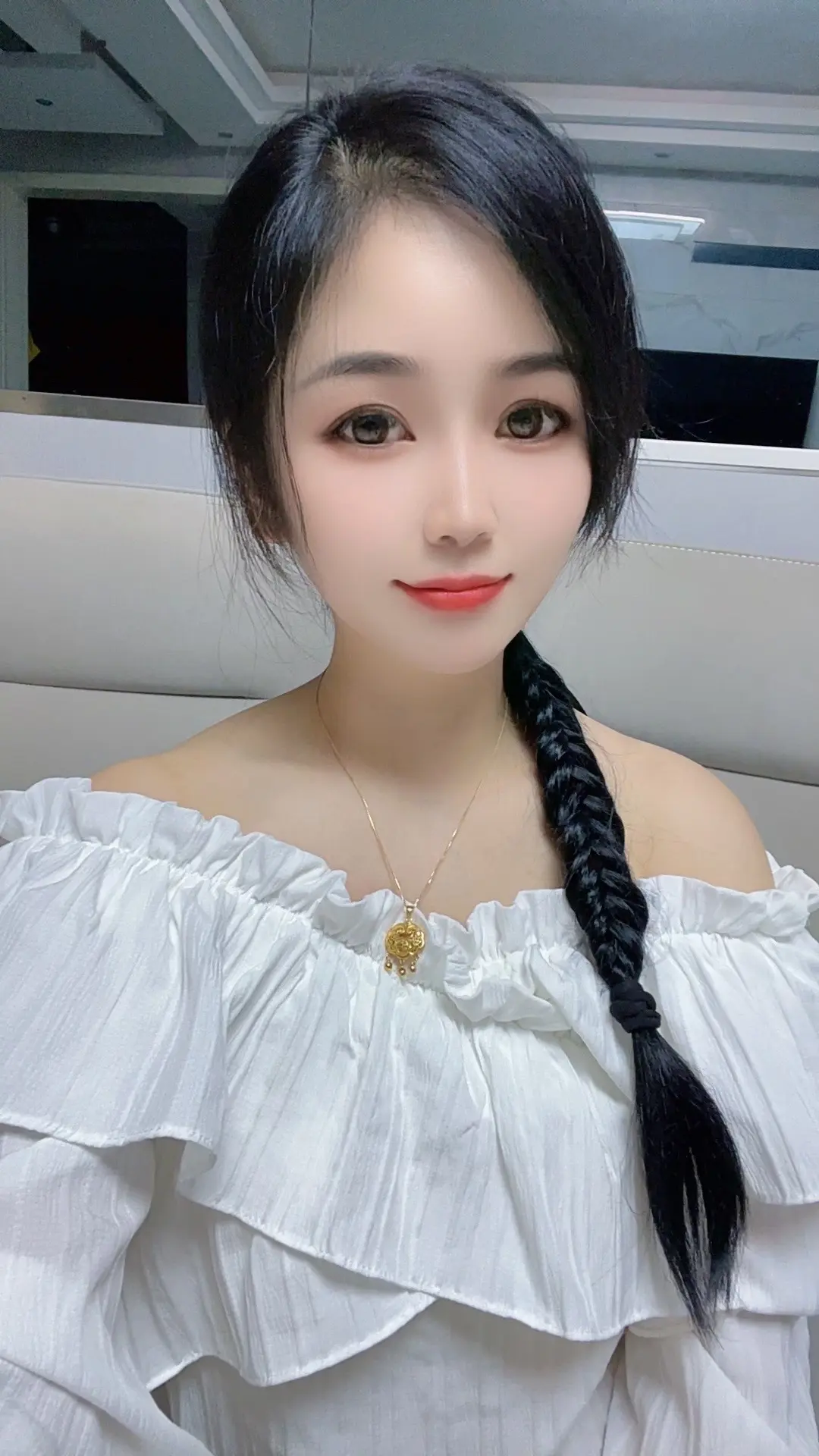 突然想到一句话：“你在谁面前最放松，最快乐，谁最爱你。”