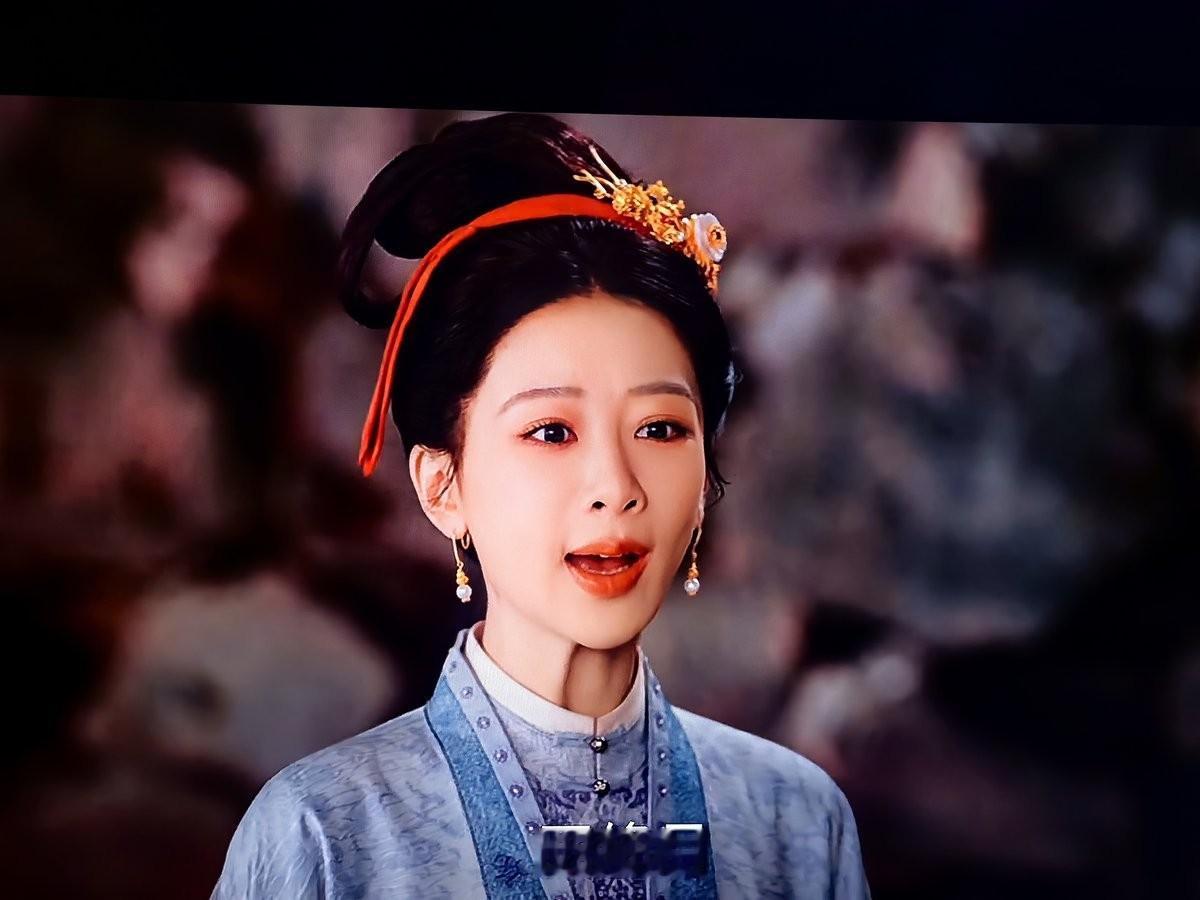 田本昌把市面上所有鱼胶全扫光了，掐着李祯的脖子要她断货。
按正常人的逻辑，这时候