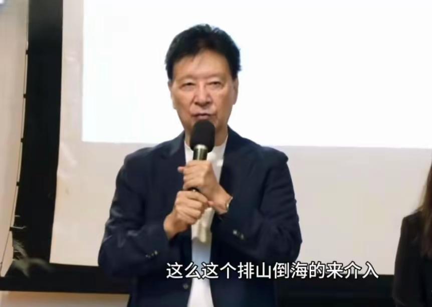 赵少康又要破防了。
因为国民党竞选中郝龙斌的民调落后郑丽文，赵少康在记者采访中把