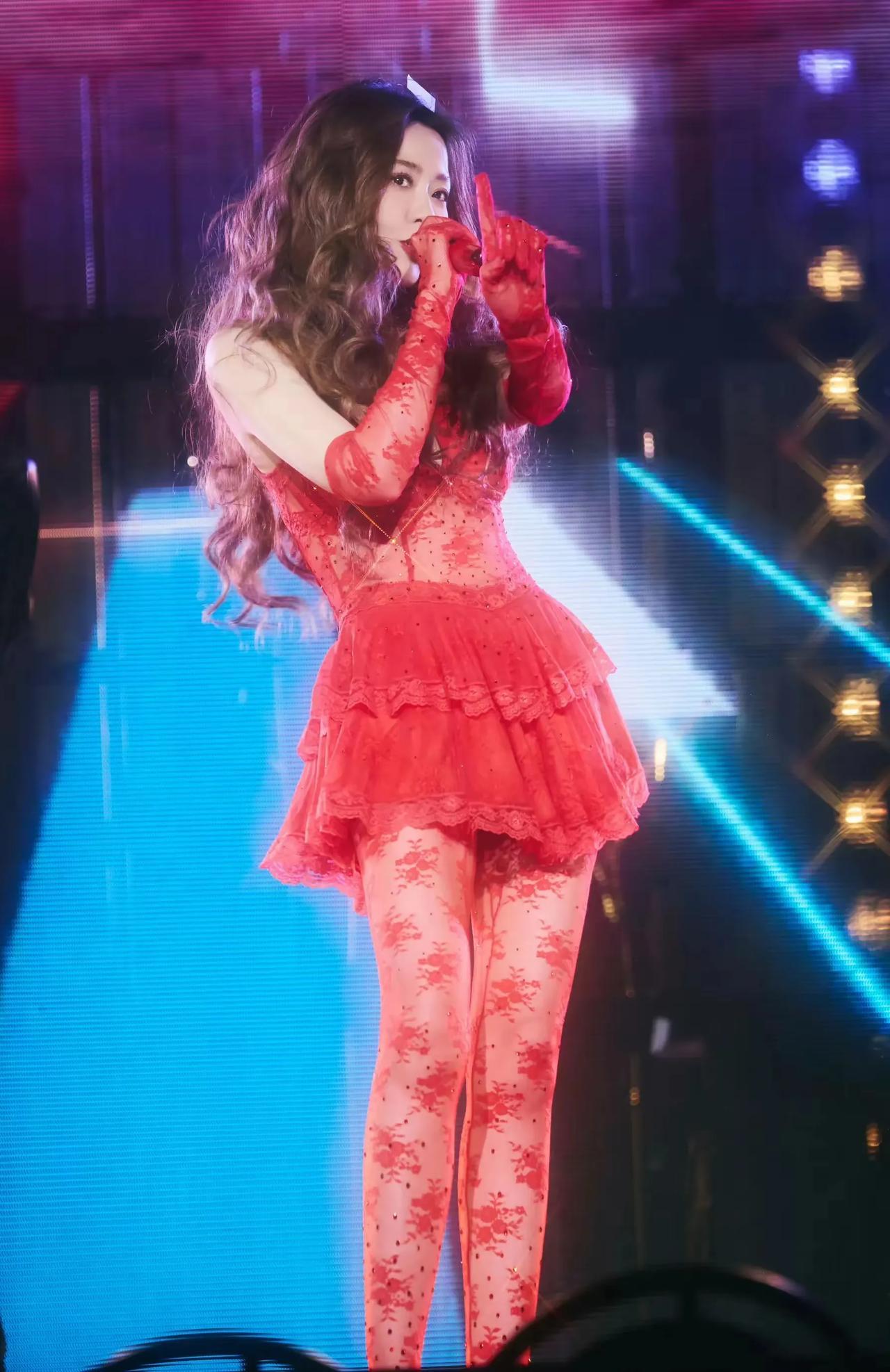 张靓颖越来越迷人了
现在也不明白
当年她怎么会输