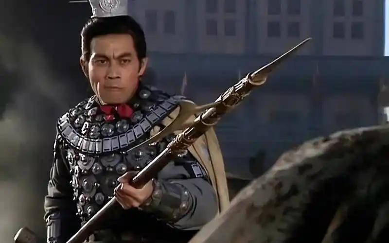 吕布被称为三国第一猛将，为何却早早被曹操所杀？不是因为不忠

建安三年十二月的下