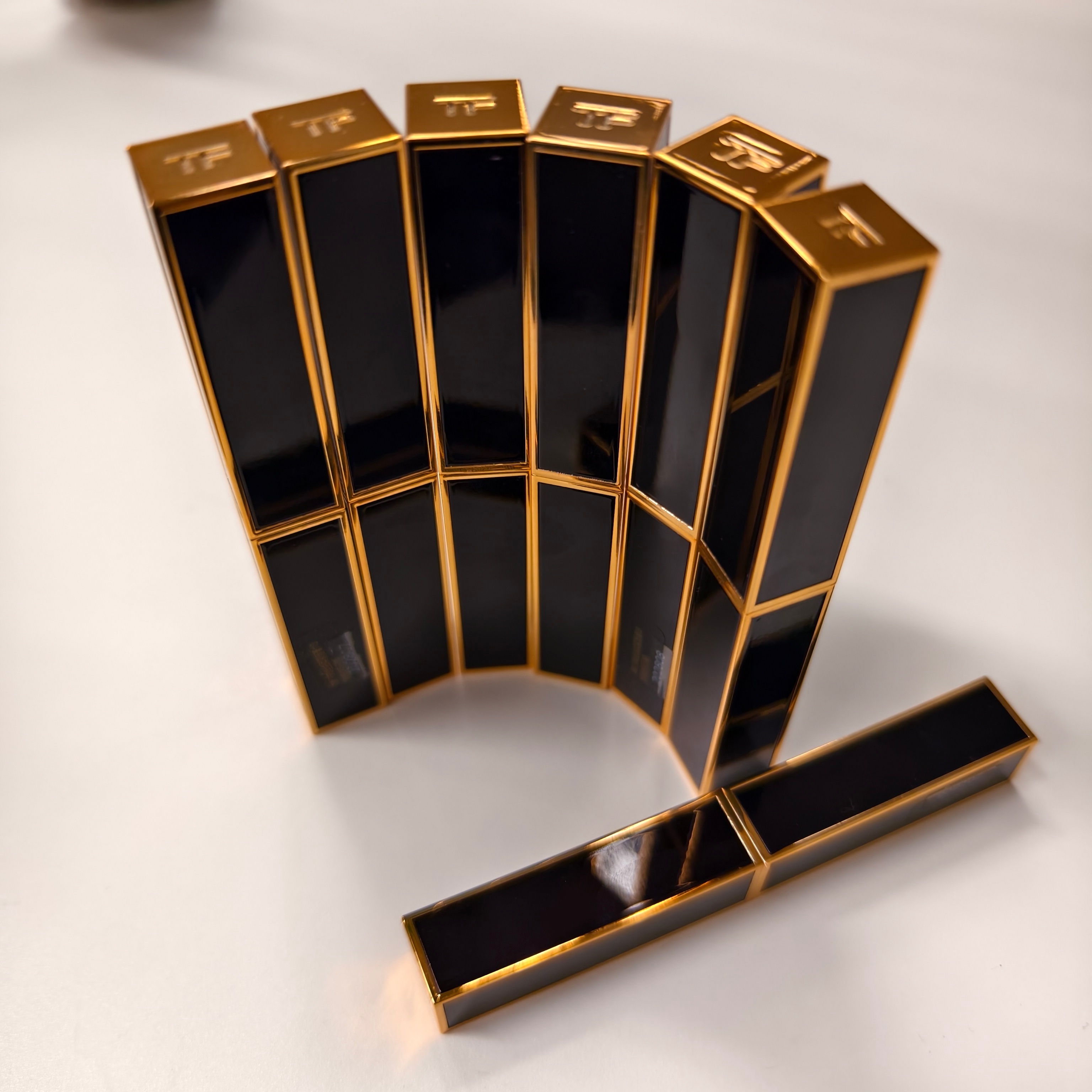 2025最后一抹唇色诱惑TF超细管昨日TF活动惊艳亮相的超细管，妥妥通勤girl