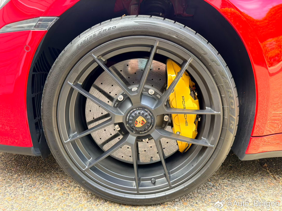 保时捷 911 992.2 GTS：创新突破有代价。优秀的地方：T-hybrid