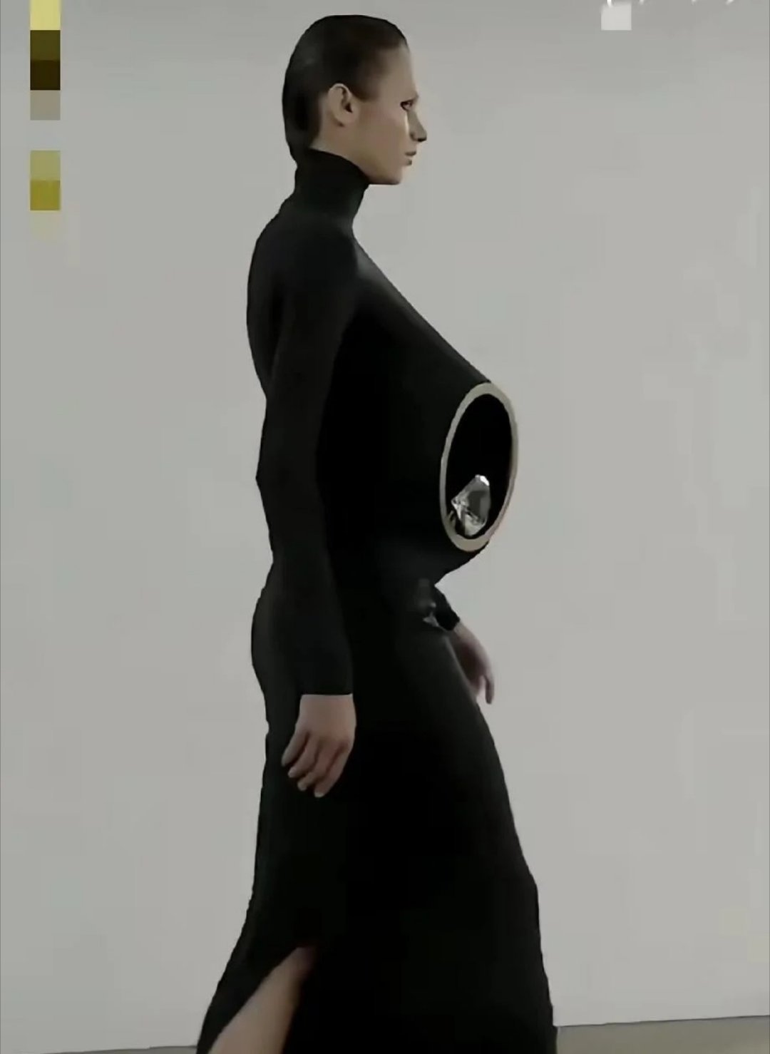 明星所谓的时尚无处不在啊！一般人有时候真的欣赏不来。 