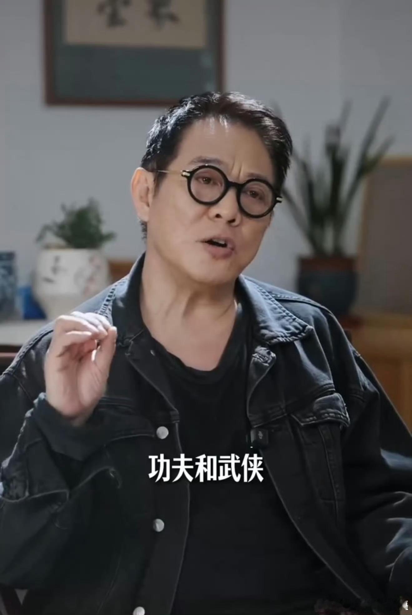 李连杰拍短剧面相都变了62岁李连杰荧屏状态李连杰六十二岁亮相短剧依旧气场十足，身