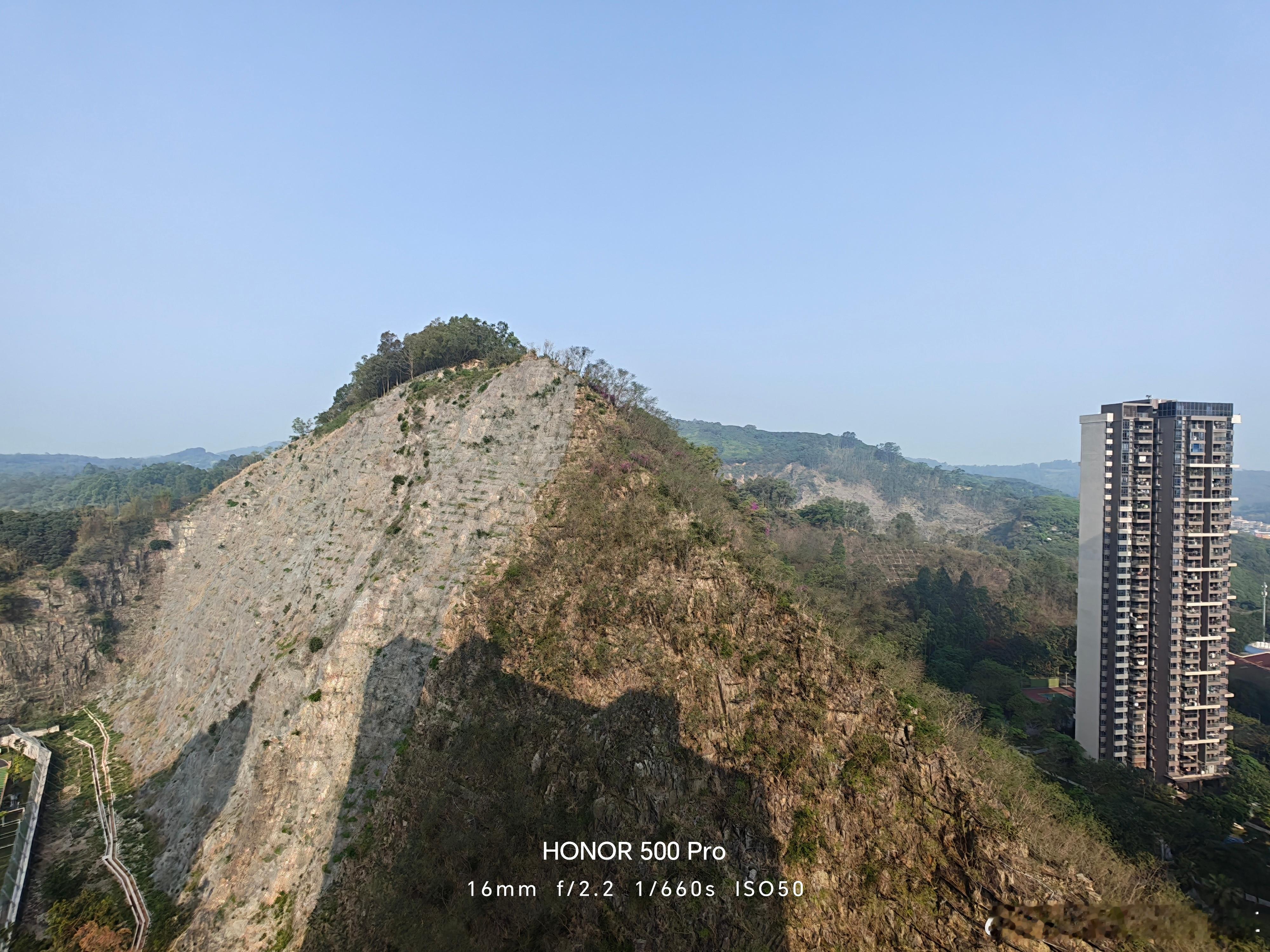 荣耀500 Pro上手一个月，这屏幕尺寸和重量，简直不要太香了。话说国产手机厂商