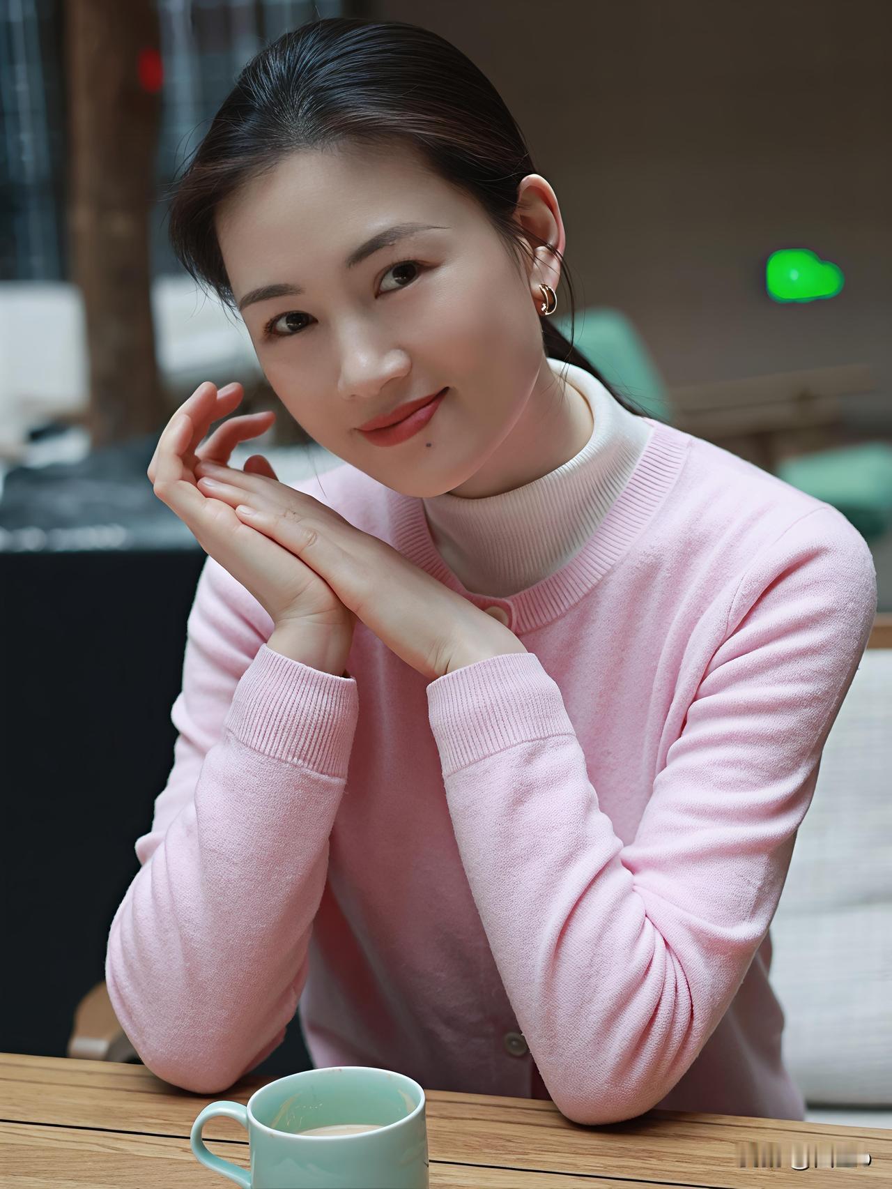 一个女人最好的状态，不是长得好看，而是眼里有光，心里不慌！

以前觉得，长得好看