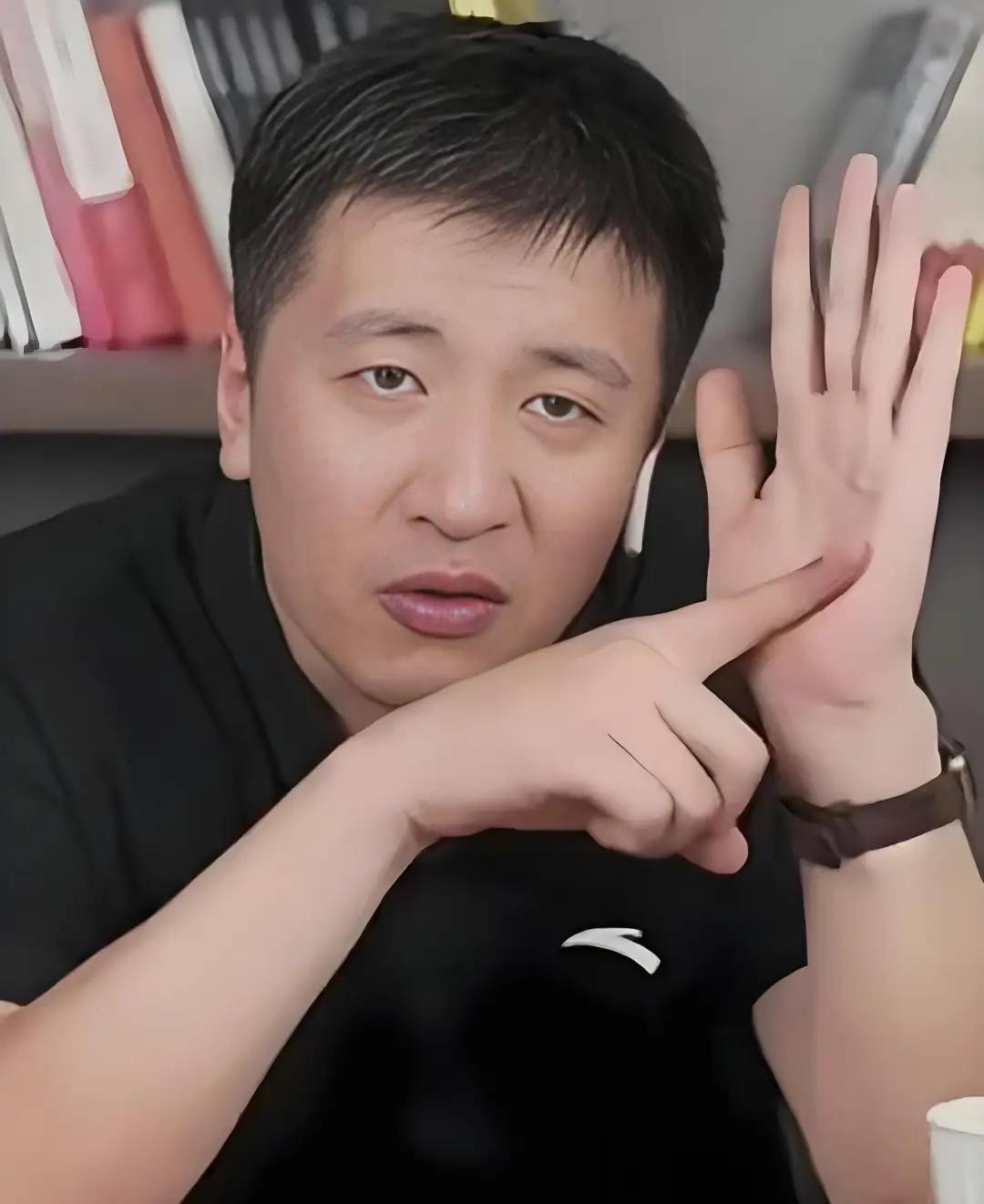 张雪峰孤独的走了，只留下妻子和一个只有11岁的女儿，他的去世真的很突然，是在跑步