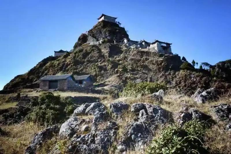 鹤庆石宝山灰质角砾岩
​当地老百姓叫这种岩石为“五花石”…