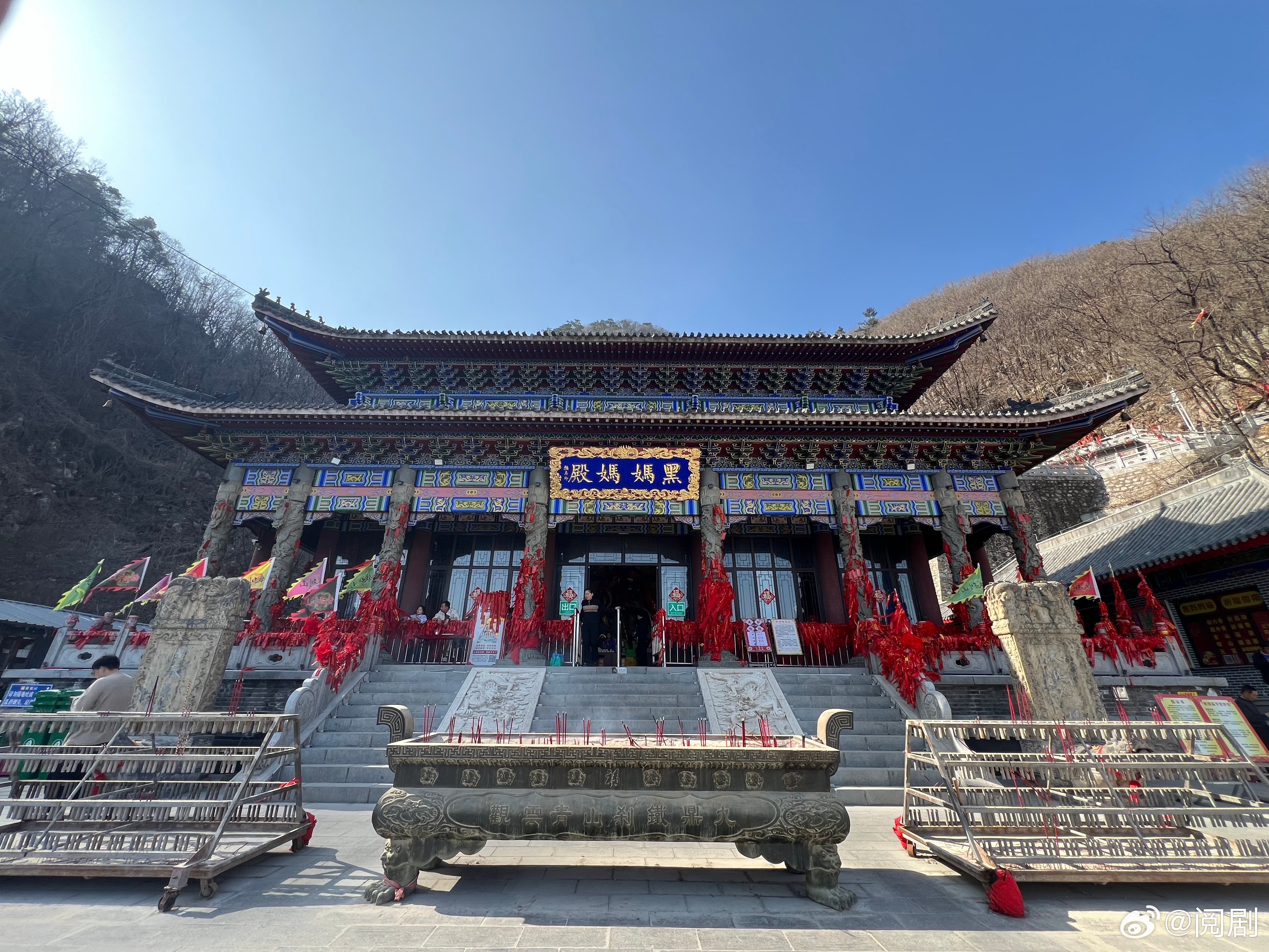 老师们用知识浇灌花朵，用爱心温暖学生。教师节来临，来辽宁铁刹山吧，感受山间的好能
