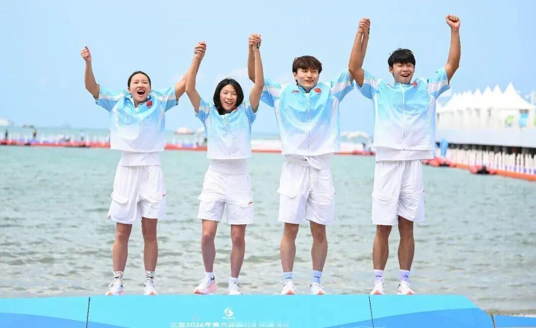 1金1银！乐清姑娘好样的！
4月25日，第六届亚洲沙滩运动会公开水域游泳女子5公