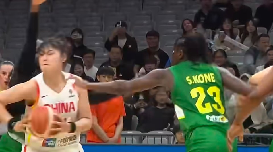 李月汝两双数据闪耀赛场 海外历练助力中国女篮开门红李月汝21分11篮板 在对阵马